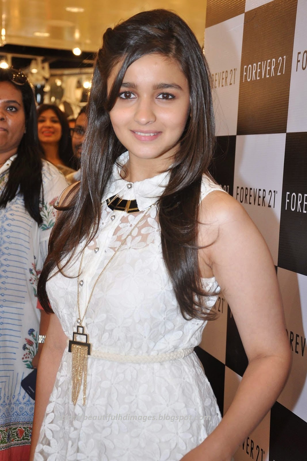  http://beautifulhdimages.blogspot.com/2014/08/alia-bhatt-latest-wallpapers.html