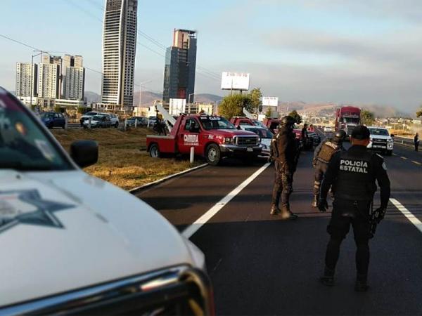 Implementa SMT operativo contra taxis piratas en la vía Atlixcáyotl