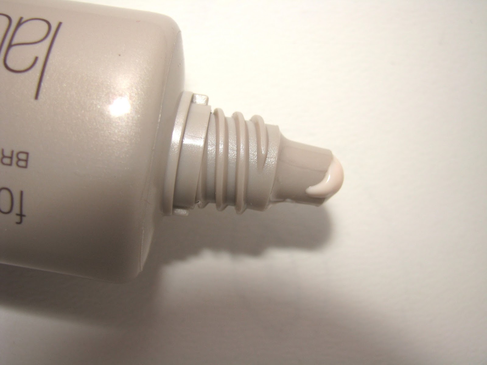 The Beauty Alchemist Laura Mercier Foundation Primer + Protect SPF 30