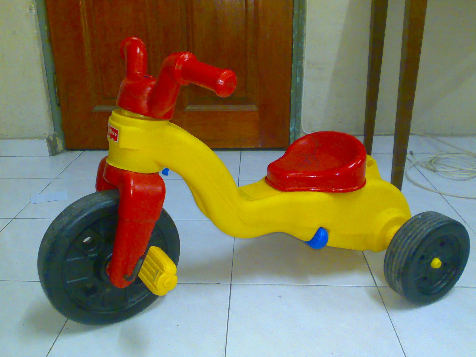 ariesreevebabykidstuff FISHER PRICE TRICYCLE (SOLD)