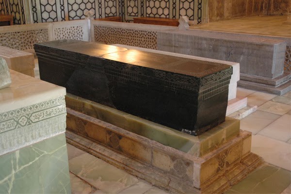 Makam Terkutuk Makam Terkutuk
