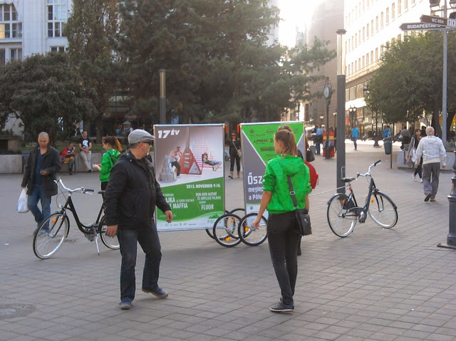 köztéri reklámozás, Budapest, Pólus Center, reklám, bringareklám, biciklis plakát, biciklis reklámozás