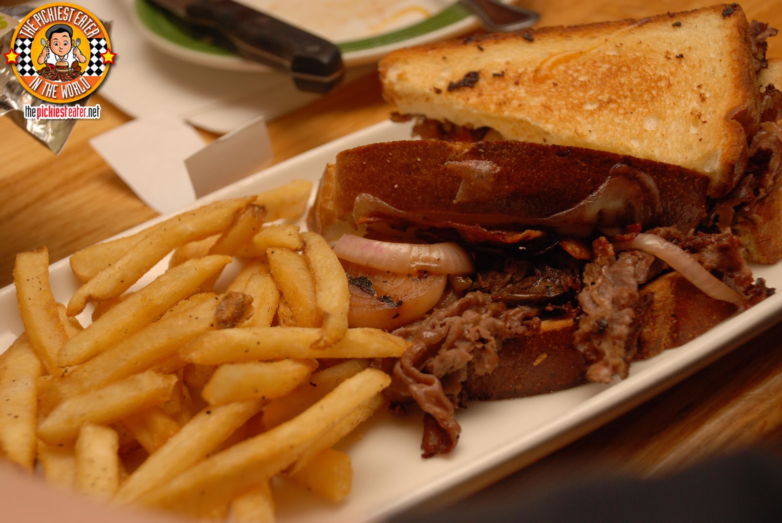 THE PICKIEST EATER IN THE WORLD THROUGH THE TUNNEL TO APPLEBEE'S!