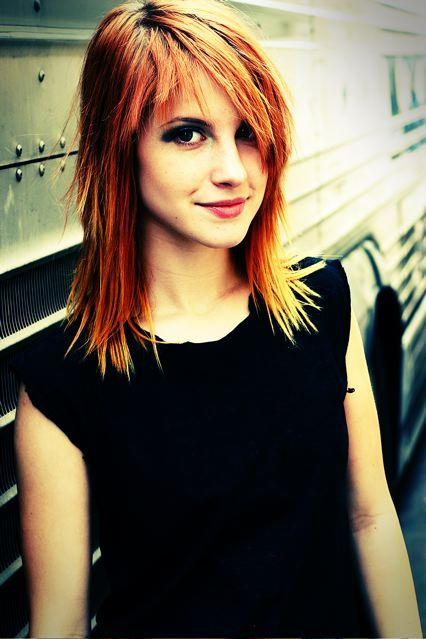 hayley williams hairstyle with bangs. hayley williams hairstyles