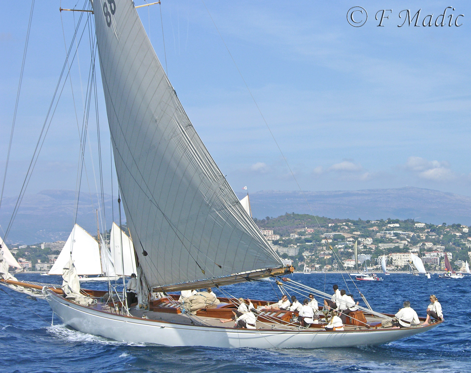 Voilier à un mât (voile aurique ou carrée) MOONBEAM of FIFE (MOONBEAM III) (88)
