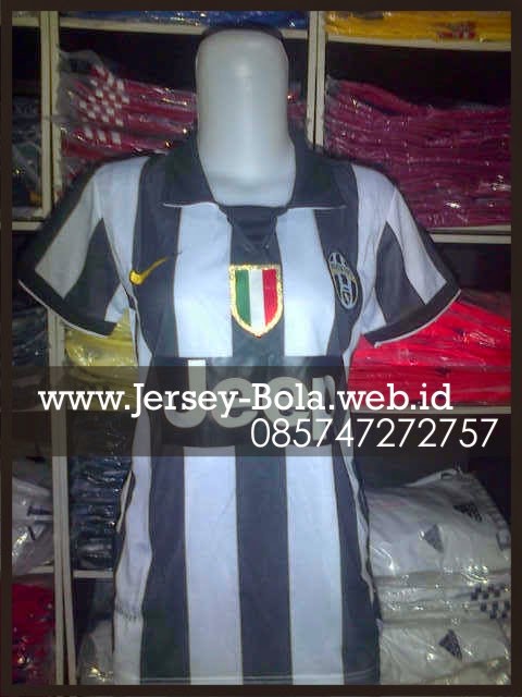 Jersey Bola Juventus Home Ladies 2014/2015 Grade Ori