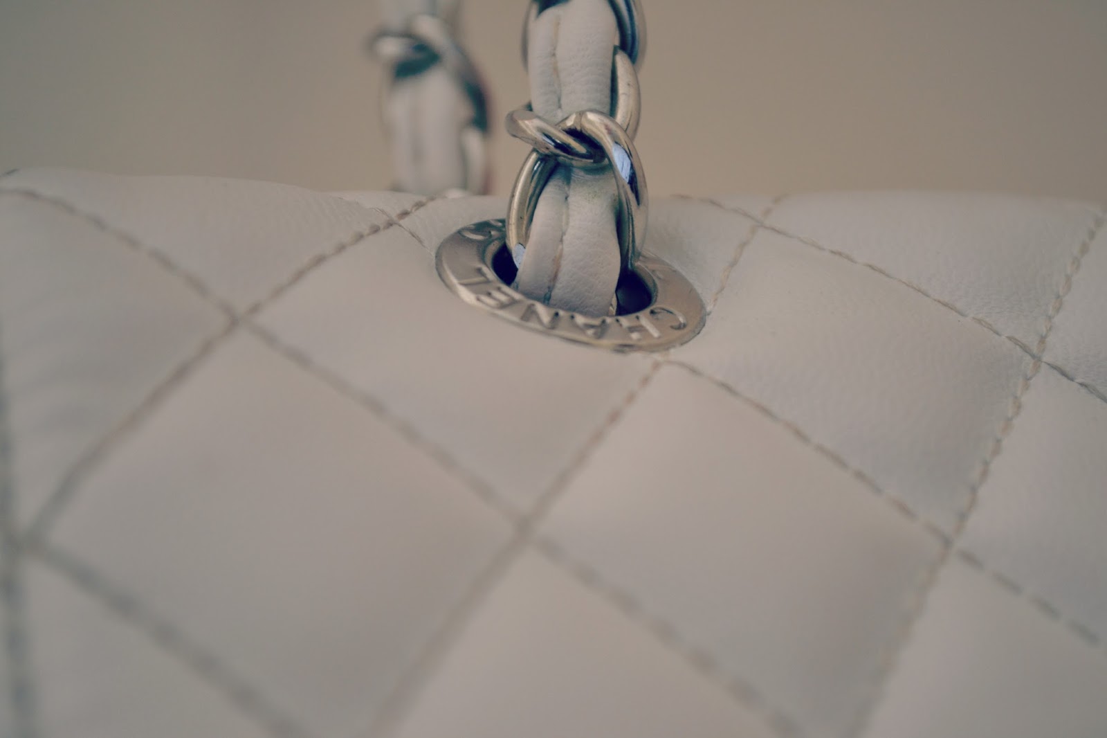 chanel chain strap 2.55 white