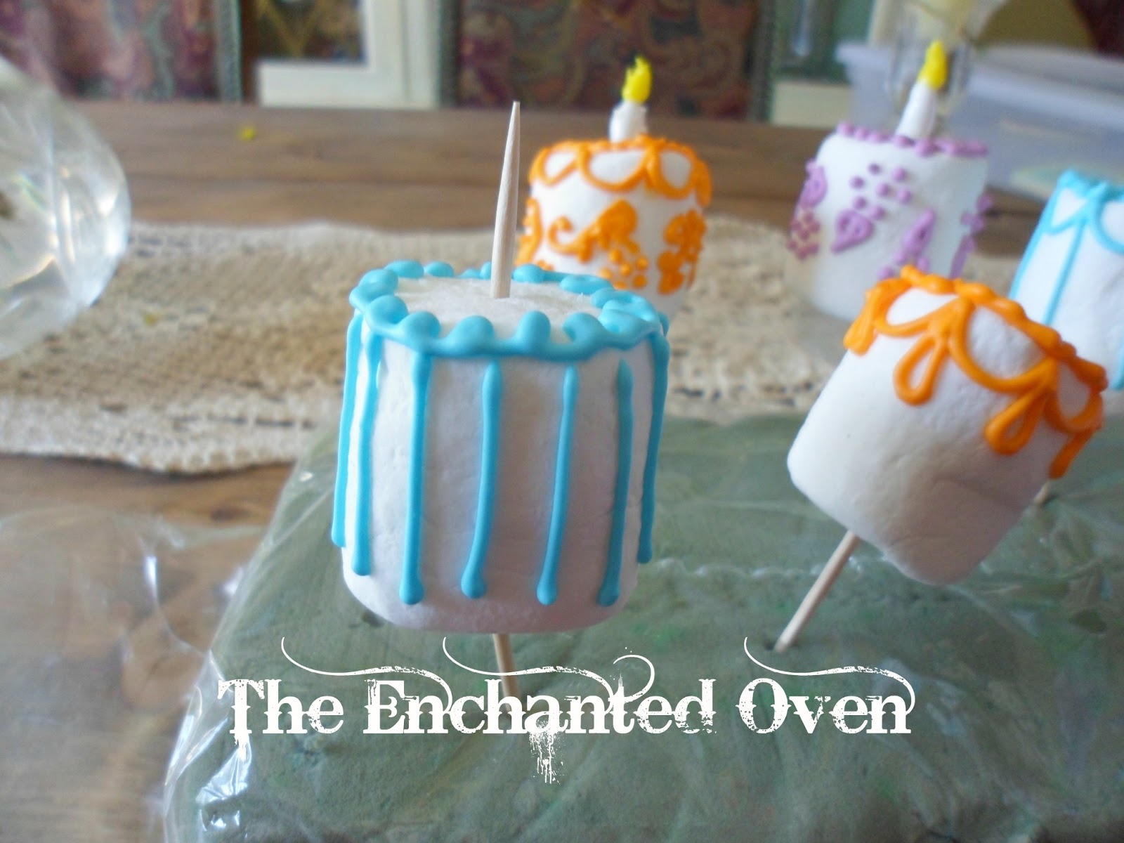 the enchanted oven Marshmallow "cake" cupcake decoration
