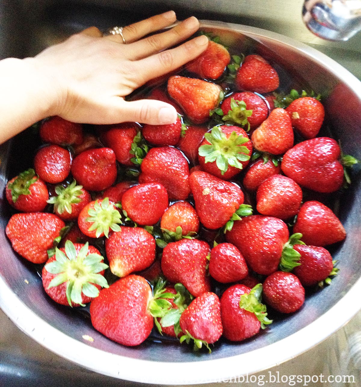 the bunch handcrafted.stylishly How to Make your Strawberries Last Longer