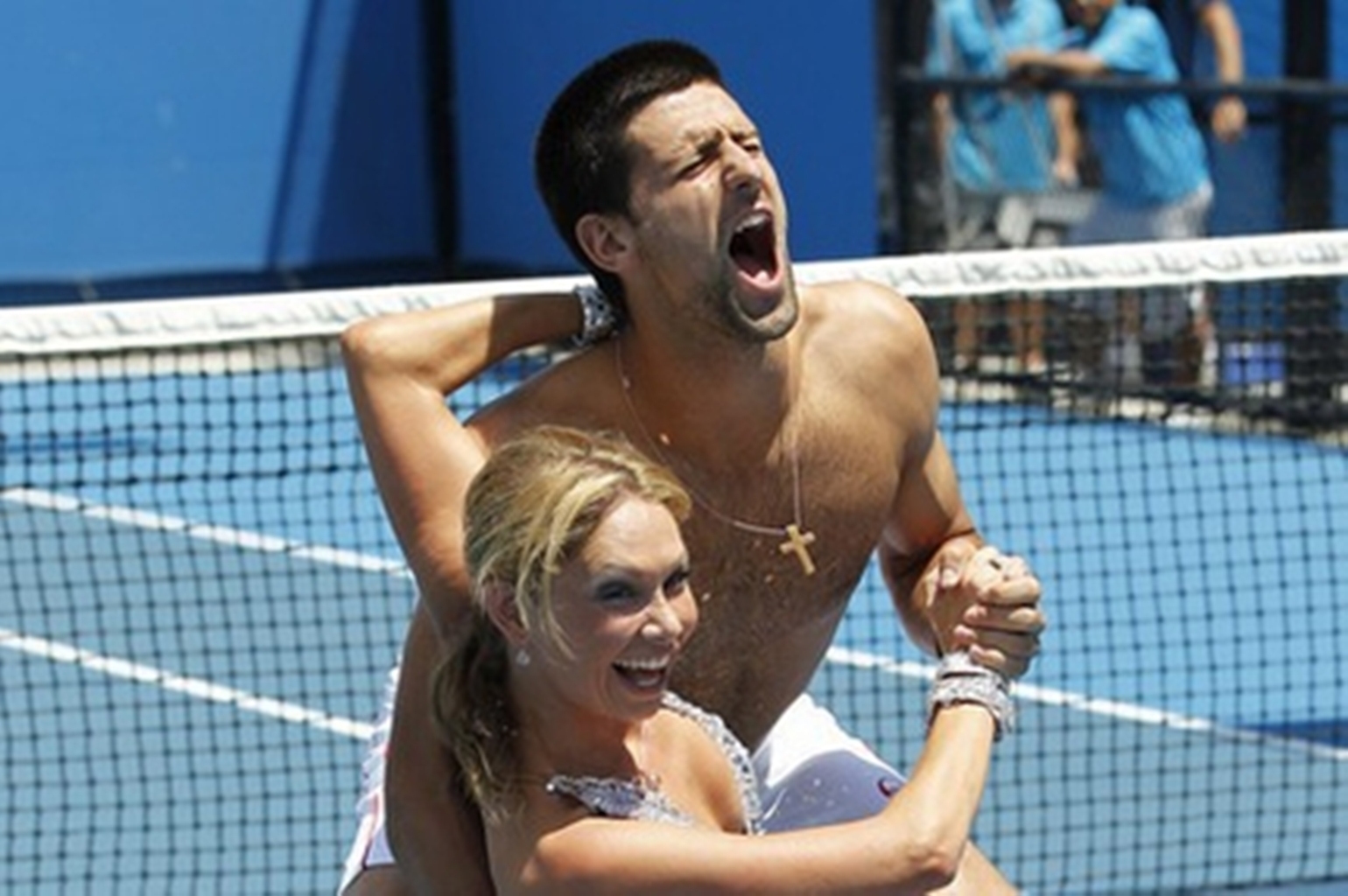 http://1.bp.blogspot.com/-jzyHrBD1mnY/TlT-3BCOUWI/AAAAAAAACz8/AgnJODKuxPs/s1600/djokovic-dancing-2011-novak-djokovic-18630346-1540-1024.jpg