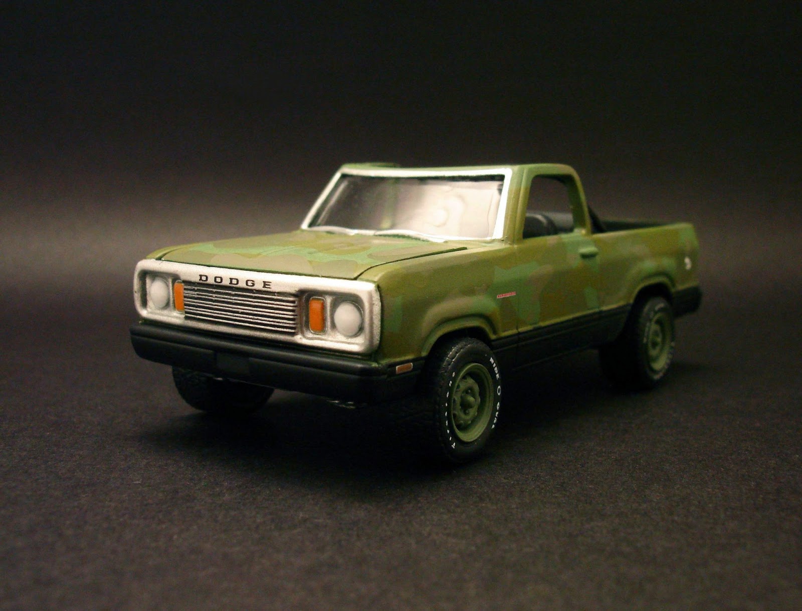 Diecast Hobbist 1977 Dodge Ramcharger