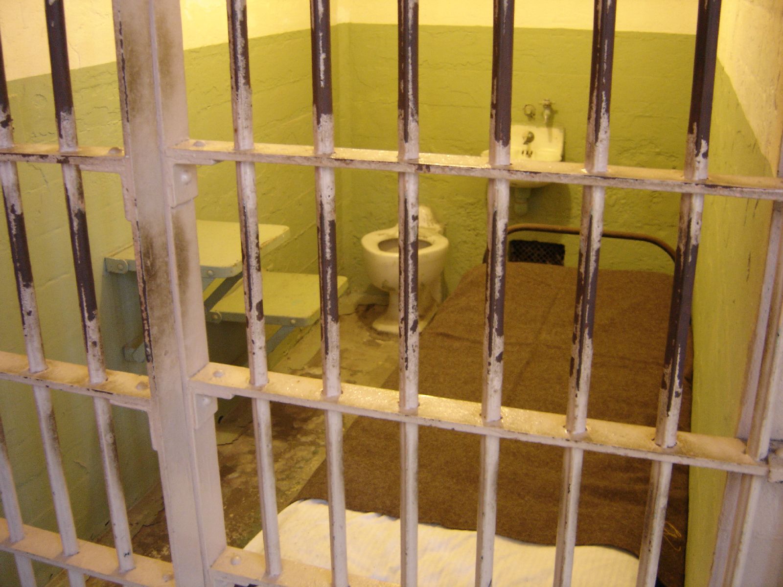 Prison cell description essay