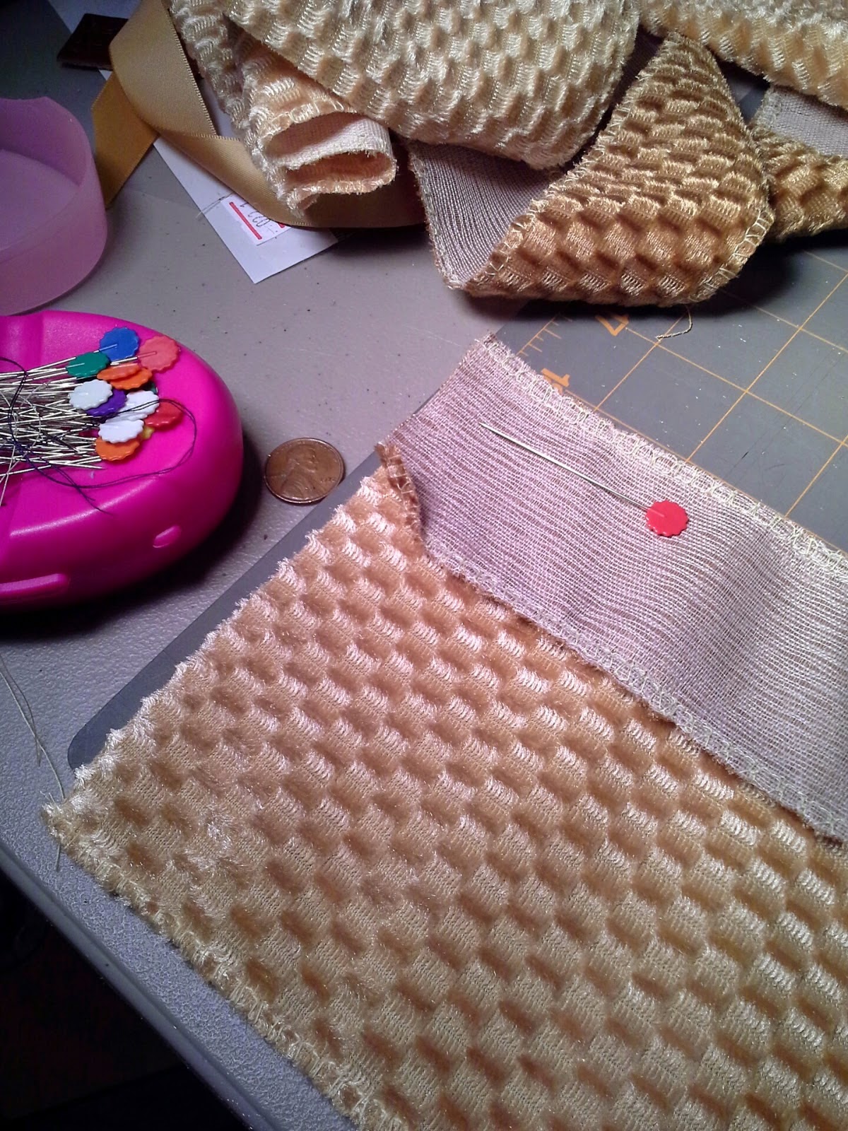 SewCrafting How to sew round bolster pillow cover.