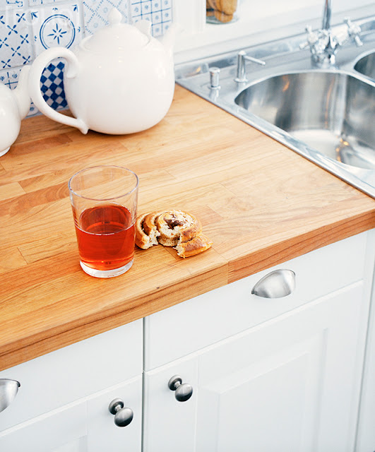 UNA COCINA BLANCA Y AZUL / WHITE AND BLUE KITCHEN | desde my ventana