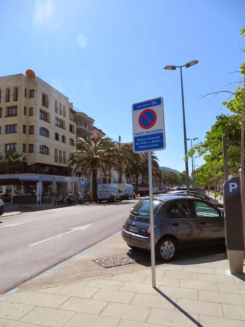 Rosas Costa Brava Se garer à Rosas durant l'été / zone bleue 2017 et nouvelles places de parking