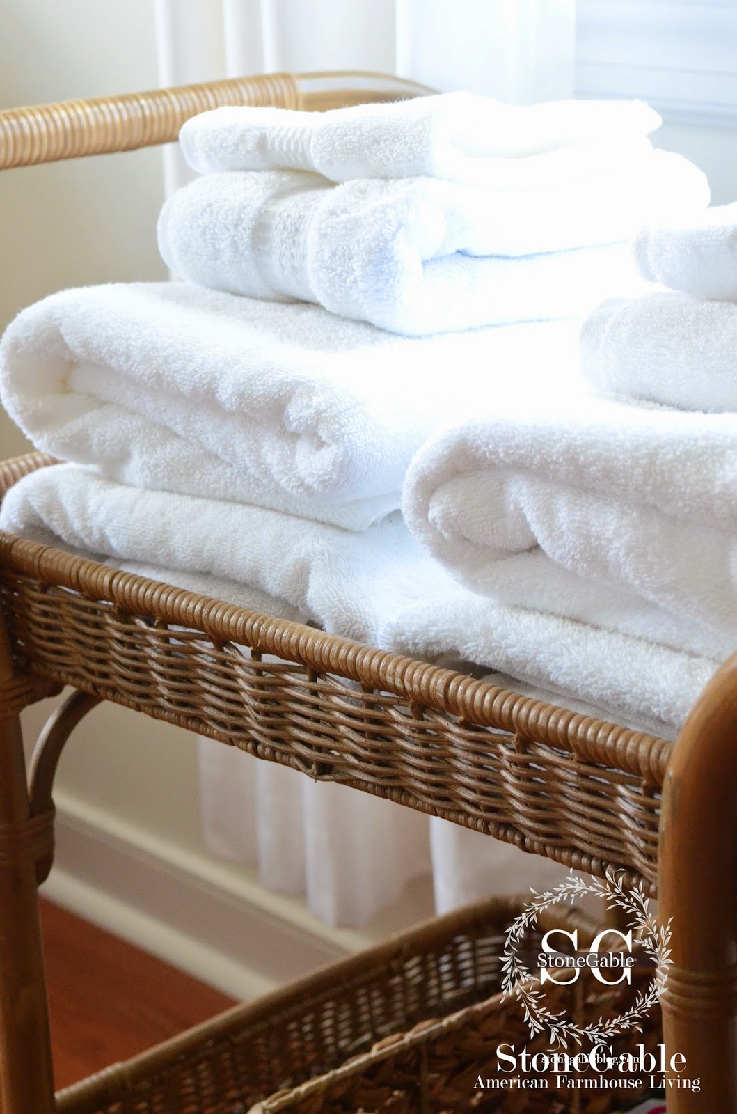 10 ESSENTIALS OF A COZY GUEST ROOM StoneGable