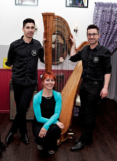 Isabelle Olivier, célèbre harpiste, lors de son concert privé au salon de coiffure à Montpellier Studio 54. Entourée de Guillaume et Eddy. Isabelle Olivier est ici coiffée et maquillée par Eddy, coiffeur à Montpellier. Isabelle Olivier, célèbre harpiste, lors de son concert privé au salon de coiffure à Montpellier Studio 54. Entourée de Guillaume et Eddy. Isabelle Olivier est ici coiffée et maquillée par Eddy, coiffeur à Montpellier.