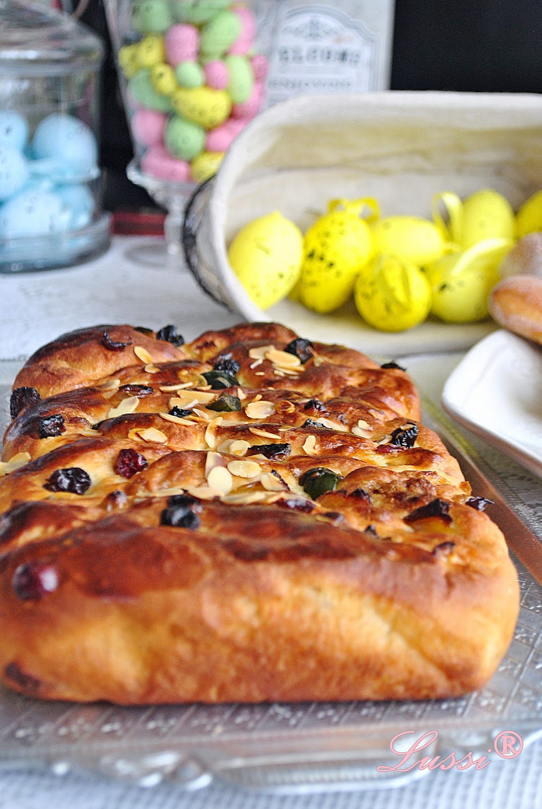 Lussi`s World of Artcraft Козунак със заквасена сметана с халва