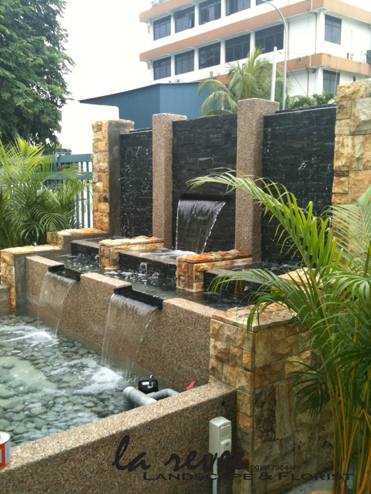 building-concrete-koi-pond-02.jpg