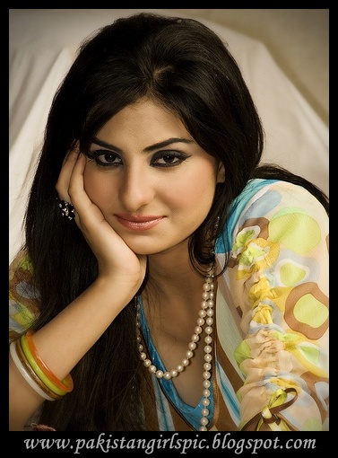 India Girls Hot Photos: sataish khan pakistani actress