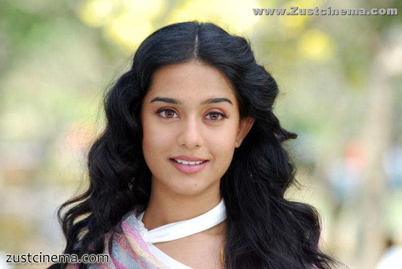 Actress Amrita Rao New Hot Photo Stills