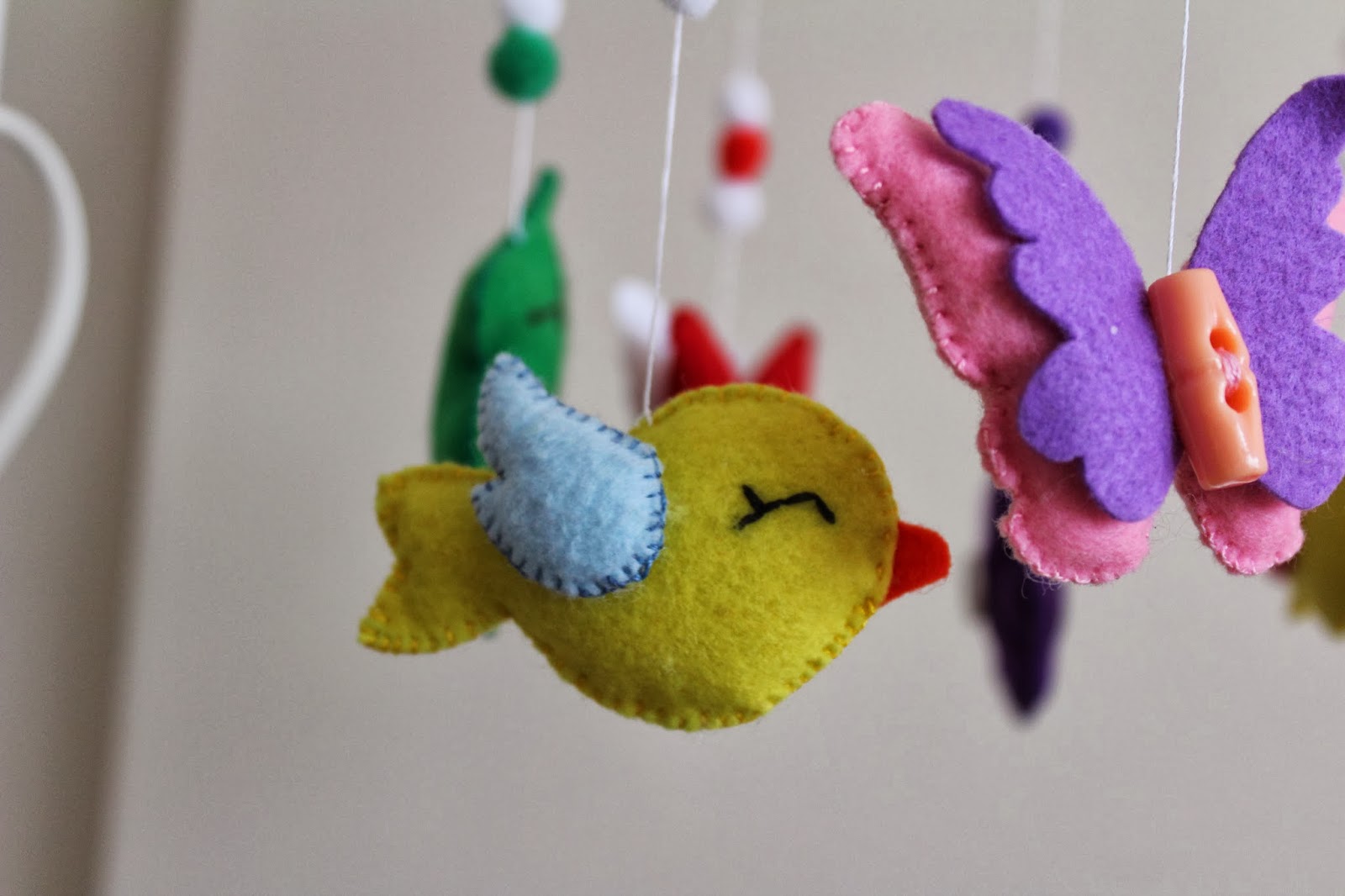 "Hobi Keçe ve Renklerden Mütevellit" Dönence Bebek Beşiği