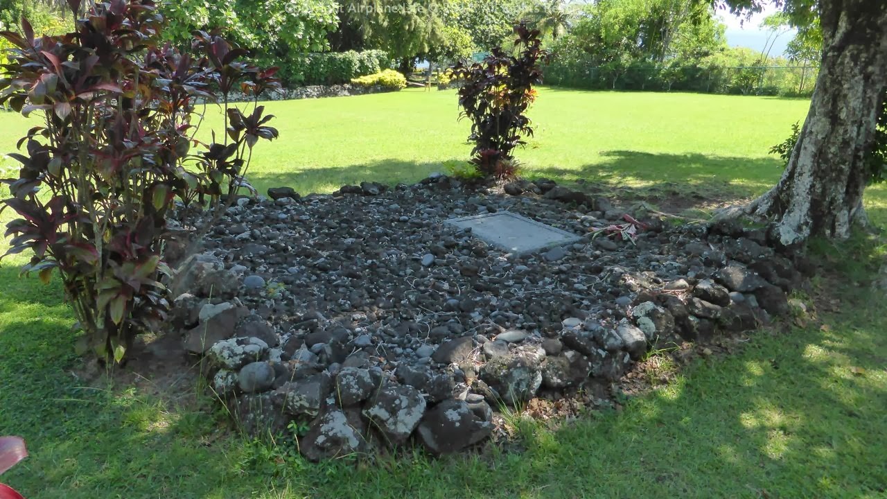Airplane Life Charles Lindbergh Grave Maui, Hawaii