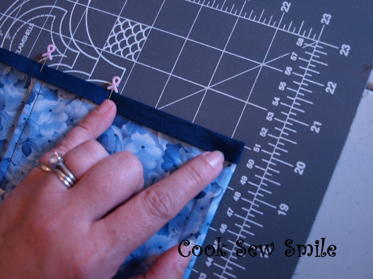 Cook Sew Smile Leslie's Lap Buddy Sew Along