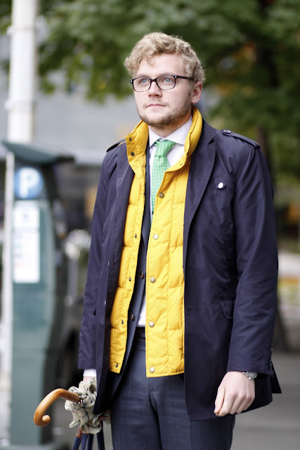Brian McConkey Suit Supply Seattle Street Style Nordstrom Yellow Puffer Vest Umbrella