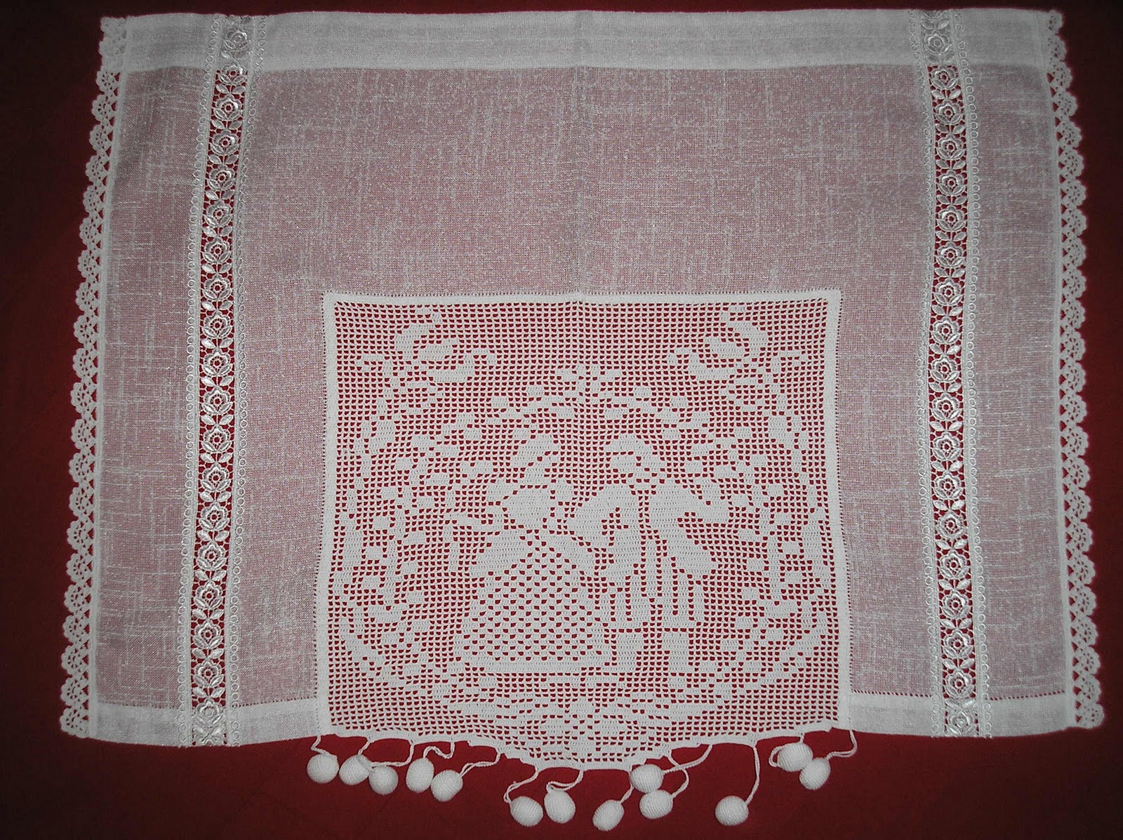 Manualità creativa: Tende realizzate all'uncinetto