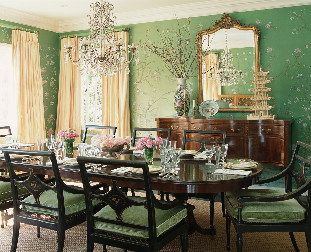 fabulous green dining room by Mary McDonald using de Gournay Earlham ...