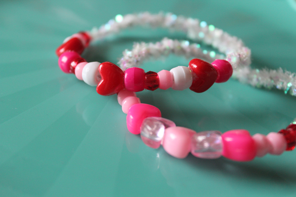 scrumdilly-do!: make beaded valentine bracelets