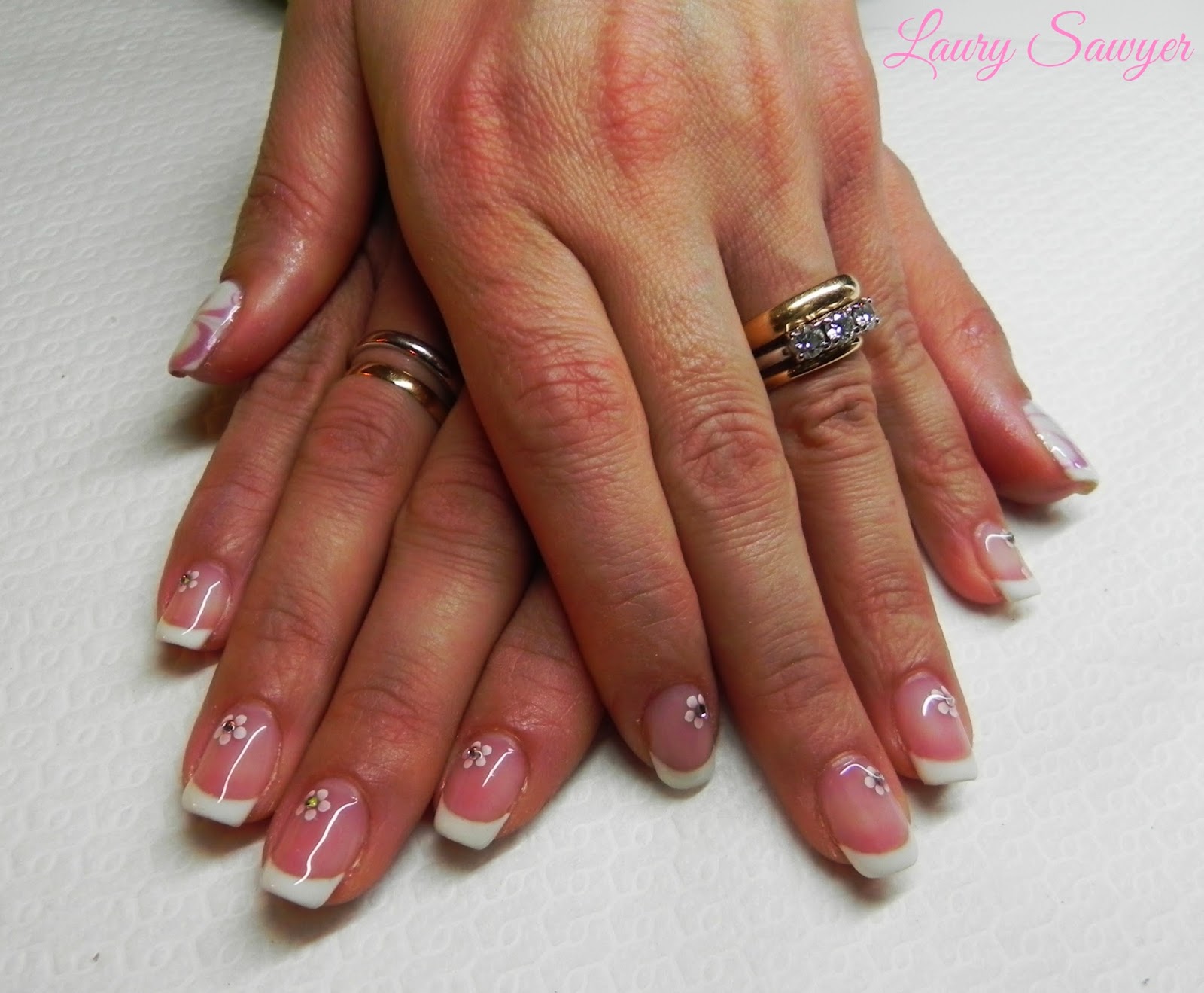 Nail art nera e rosa: 10 idee per unghie con smalto semipermanente - wide 7