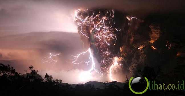 Petir Gunung Meletus Petir Gunung Meletus