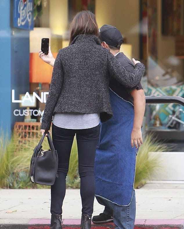 Mila Kunis Booty Flashing in Jeans At The Supermarket Mila Kunis Booty Flashing in Jeans At The Supermarket