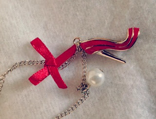 Pendentif chaussures rouges Six Accessories