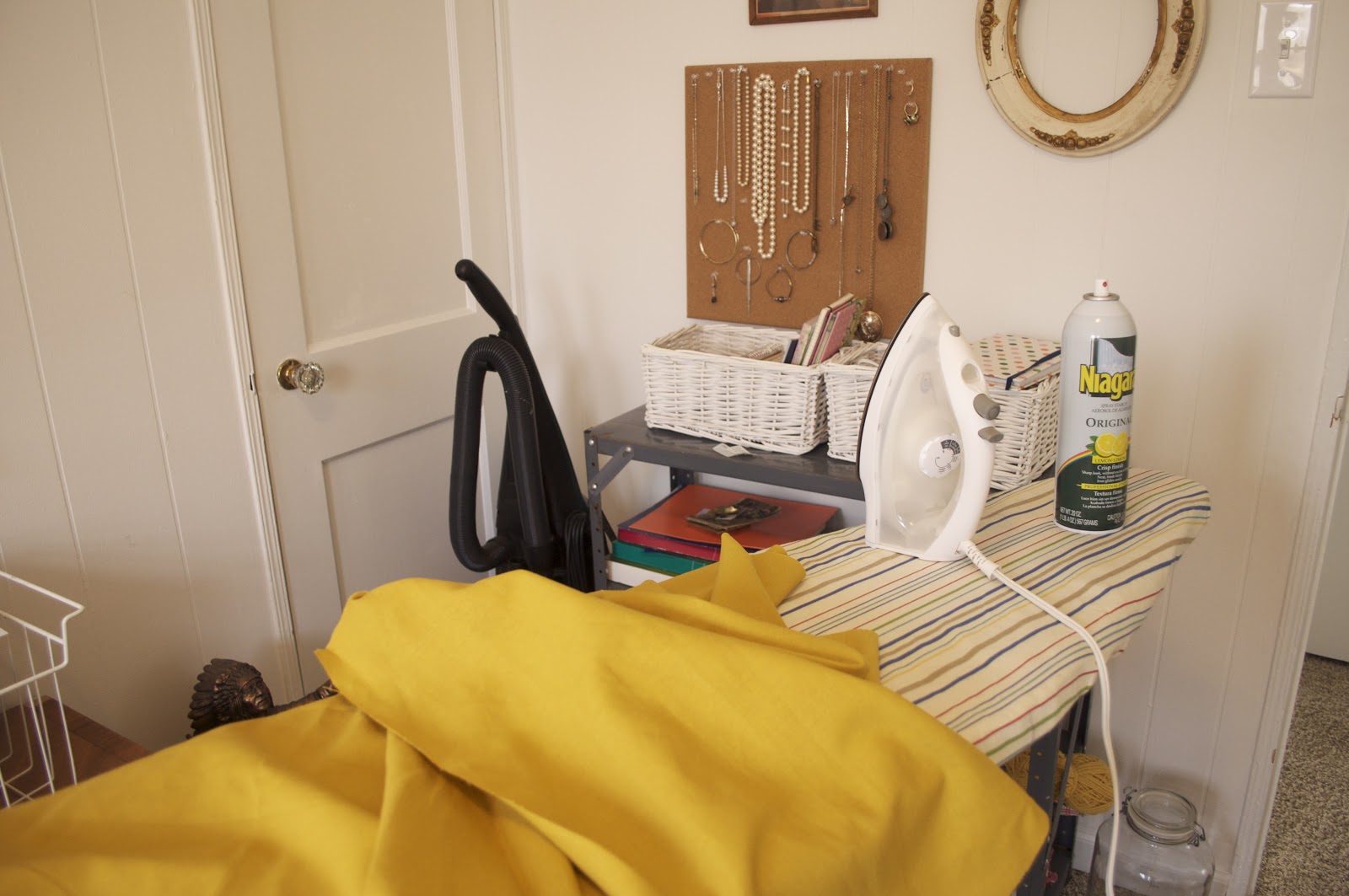 906 E. Chic ANTHROPOLOGIE Inspired PomPom Tree Skirt {A TUTORIAL}...