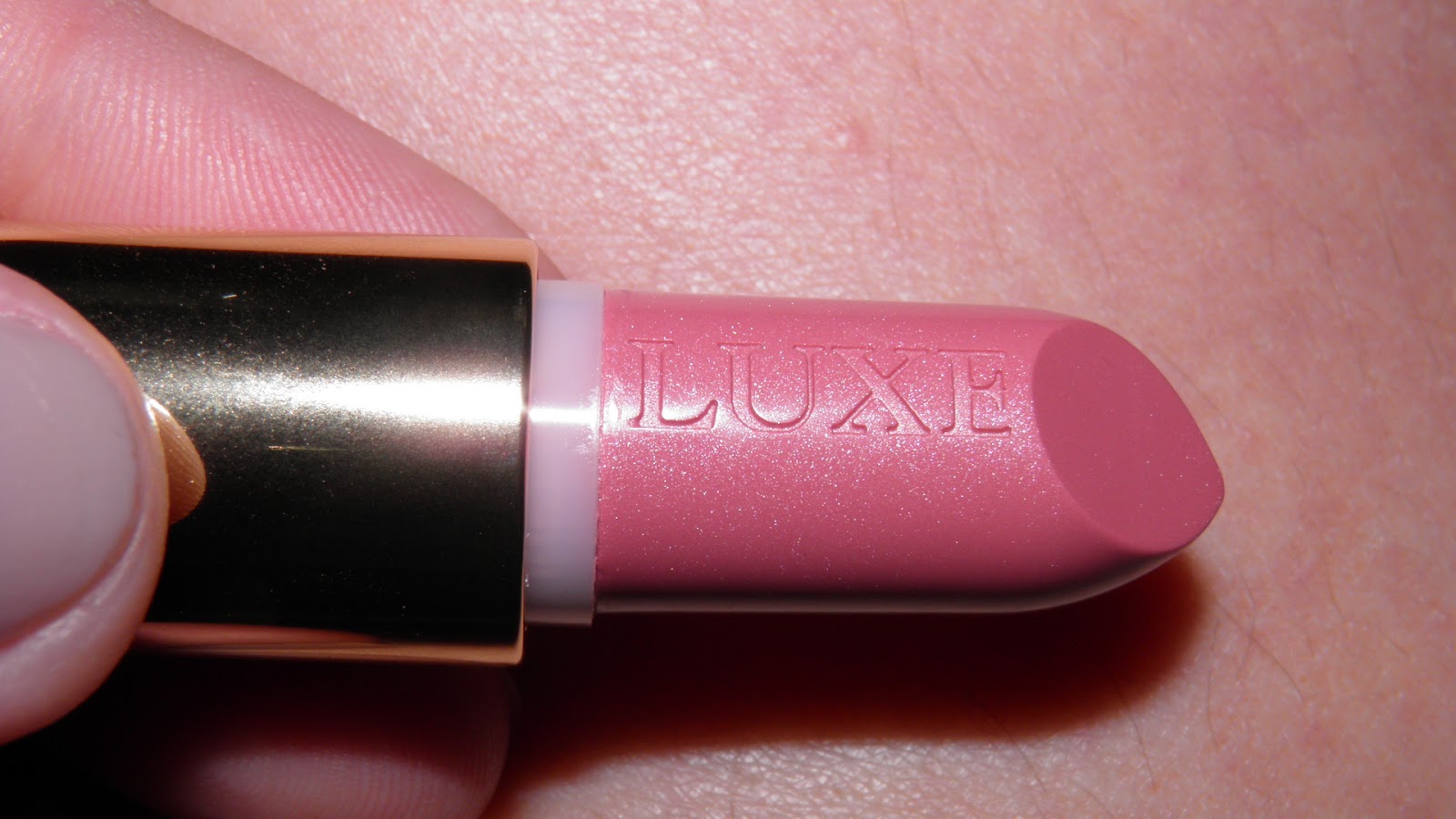 Darinafalls: губная помада luxe от avon.