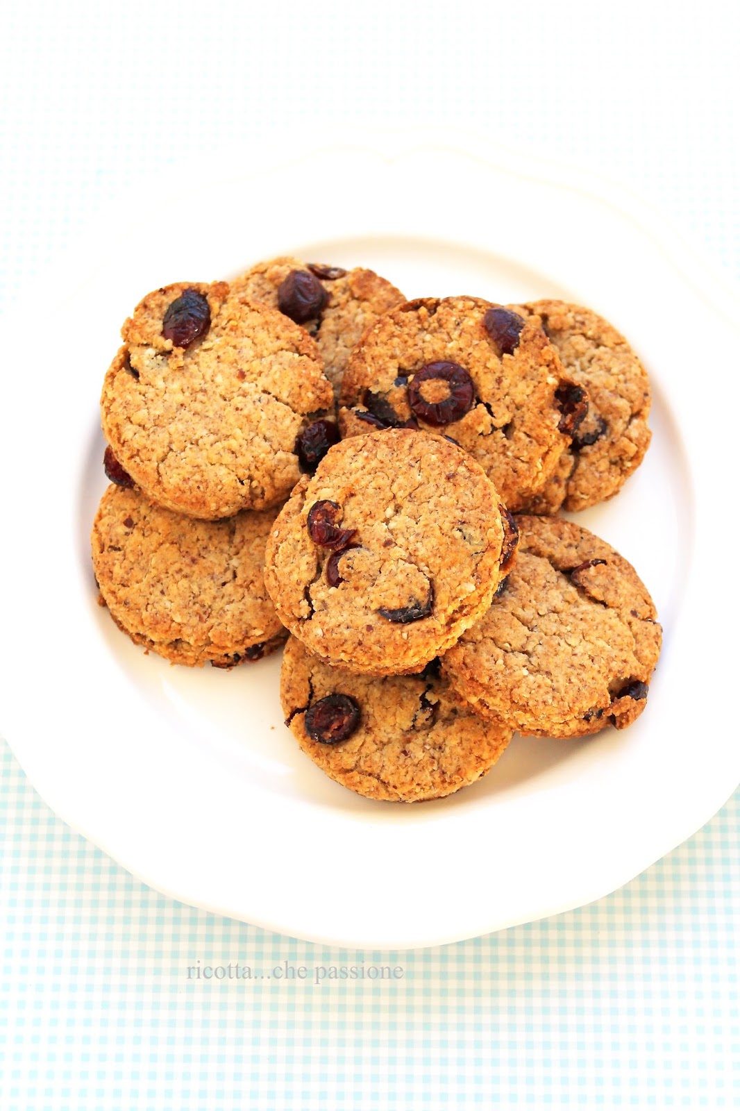 Biscotti friabili con cranberries e stevia, il dolcificante senza calorie