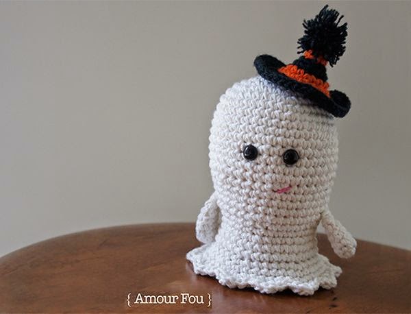 http://www.amigurumipatterns.net/Holidays/Boo-the-small-ghost/