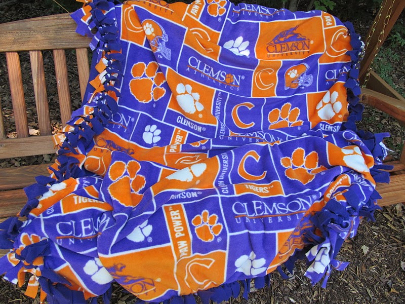 Grits & Giggles The NoSew Stadium Blanket Tutorial