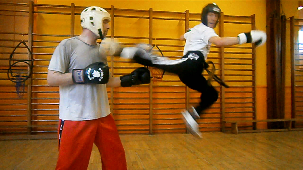 AMERICAN DOJO - Taekwondo/Tangsoodo - Sport Karate/ Kickboxing: TECHNIQUES:  LES JUMPING KICKS