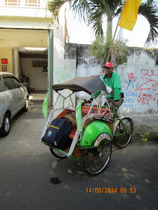 Arrival at "Yogyakarta Backpackers hostel " on a "Becak(Cycle-rickshaw)".