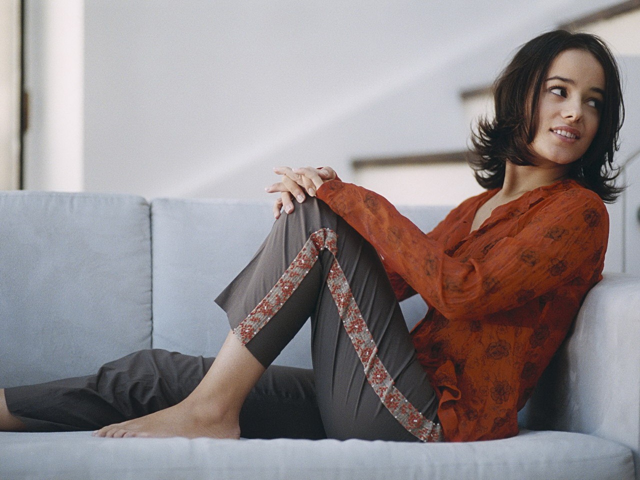 http://1.bp.blogspot.com/-kQBw_0dIfqg/TcBEJeTRU3I/AAAAAAAAAaM/ews0ik6-xM0/s1600/singer+alizee+wallpapers.jpg
