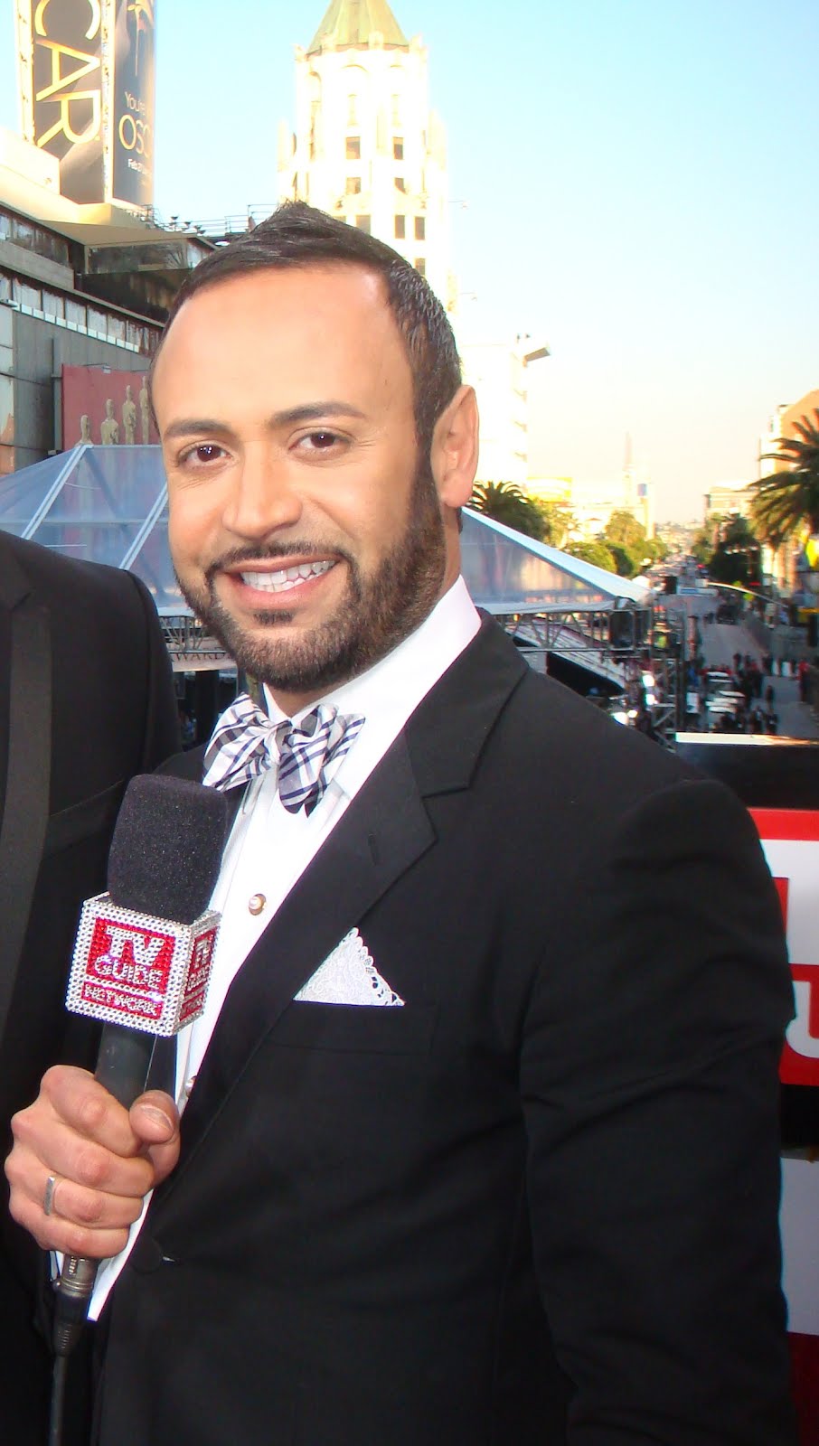 NICK APPEARANCES.....TV Guide Network Academy Awards Red Carpet Fashion