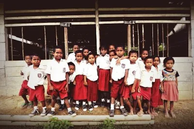 Pendidikan di Indonesia belum merata dan menyeluruh.