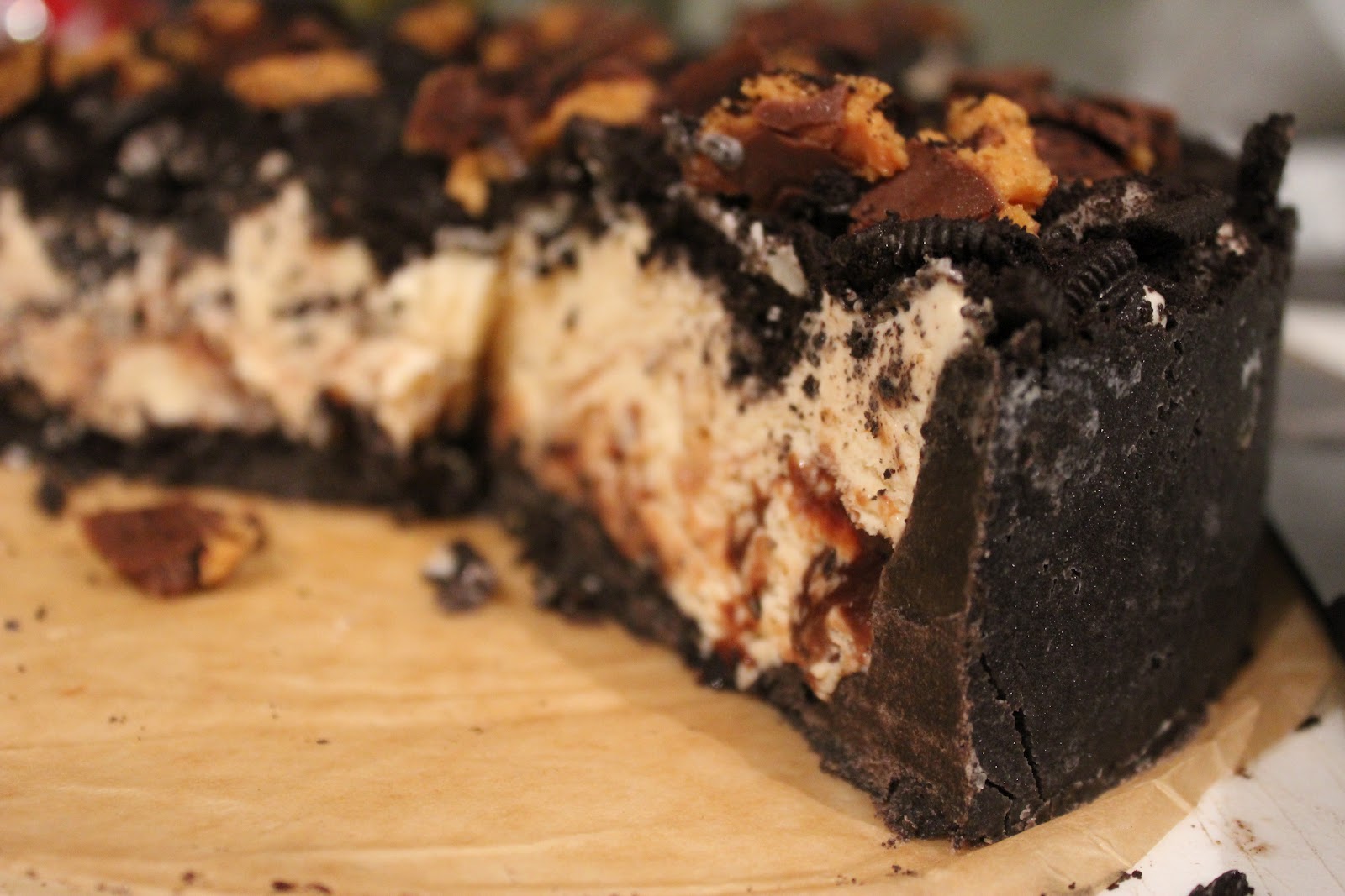 The Glass Dish Peanut Butter Oreo Ice Cream Cake