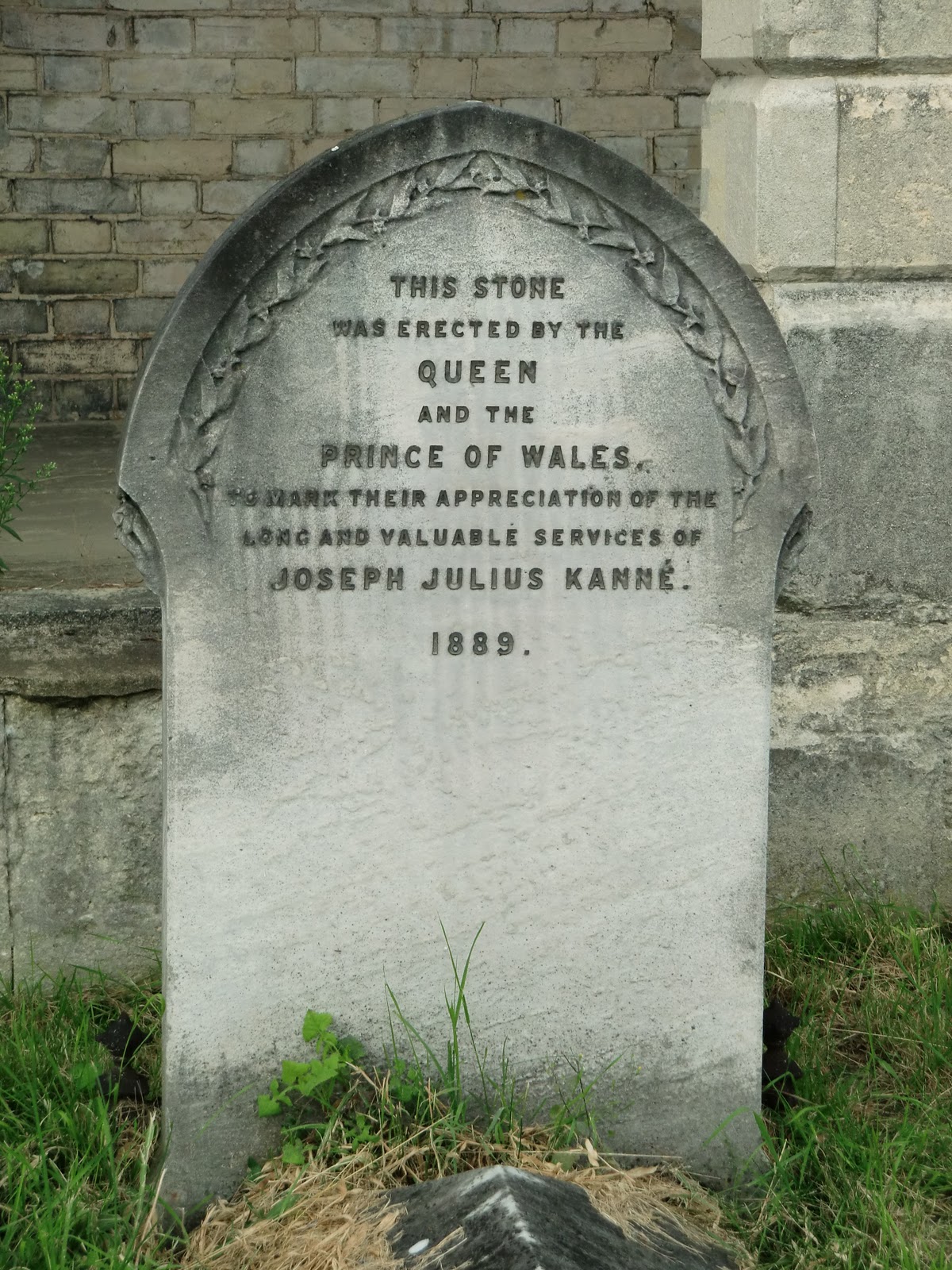 Sleeping Gardens Queen Victoria's Courier