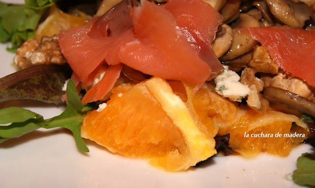 Ensalada Con Naranja, Salmón Y Champiñones
