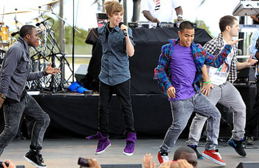 justin bieber dancing pictures. the Justin Bieber dancers